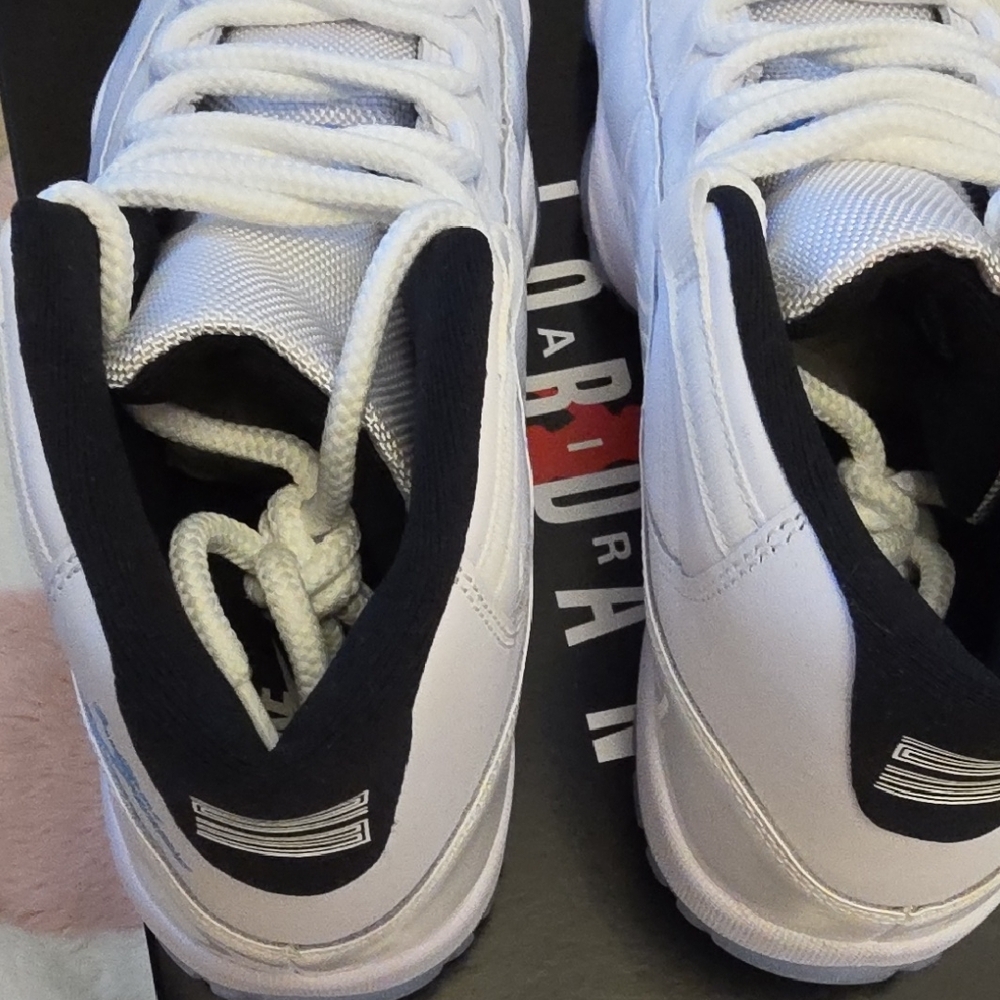 Nike Air Jordan 11 Retro Legend Blue White Black  Men's SIZE 8.5 Men - Picture 3 of 6